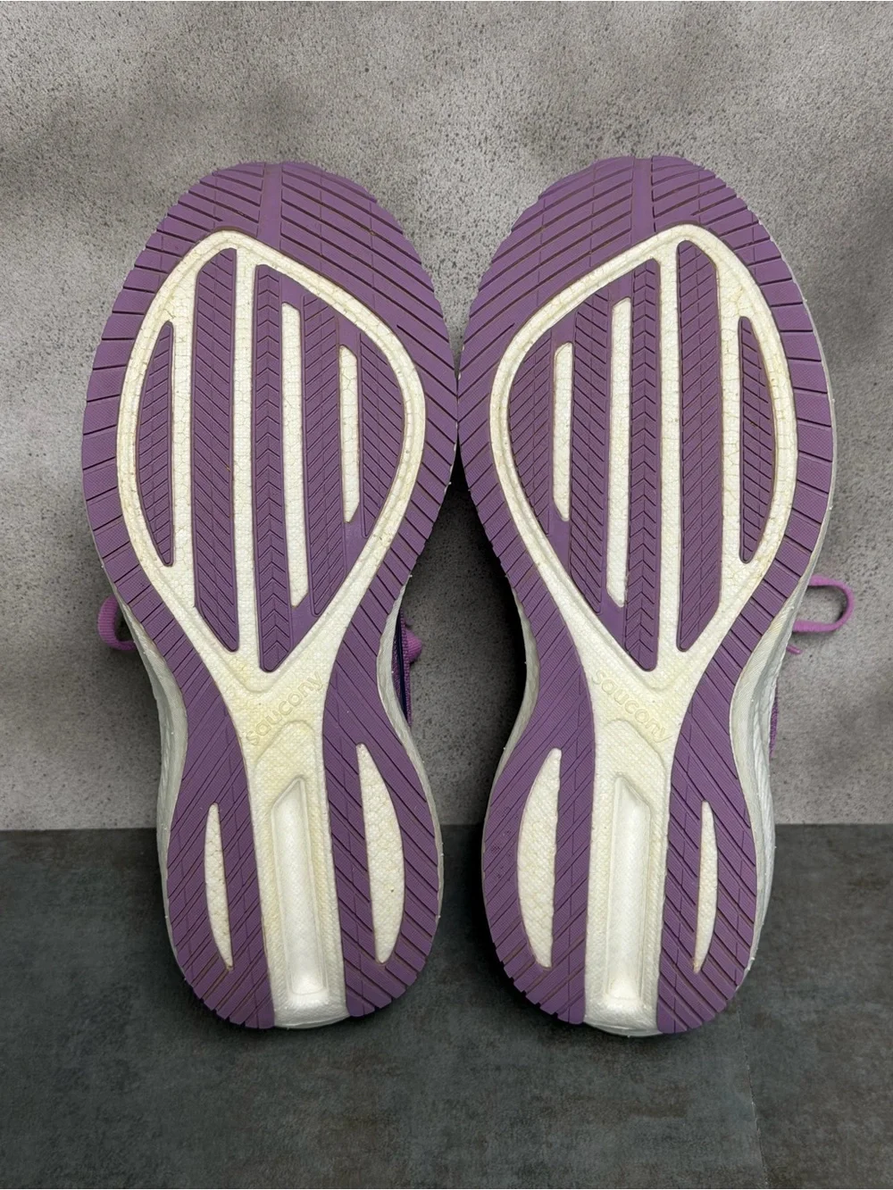 Saucony Triumph 21 Women's Purple Running Shoes S10881-32 Size 8